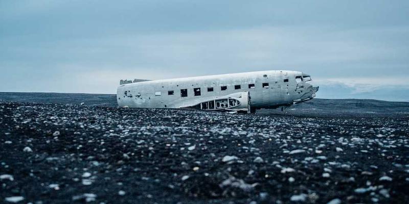 翻新前旧柜子照片-说明：翻新前，柜子表面已清理干净，等待刷漆换色