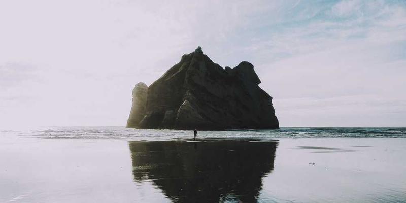 分析不同质地的纸张被撕开时，声音从清脆到绵韧的听觉频谱