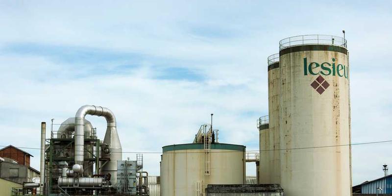 一张你参加比赛的获奖证书，说明：勇敢挑战自我