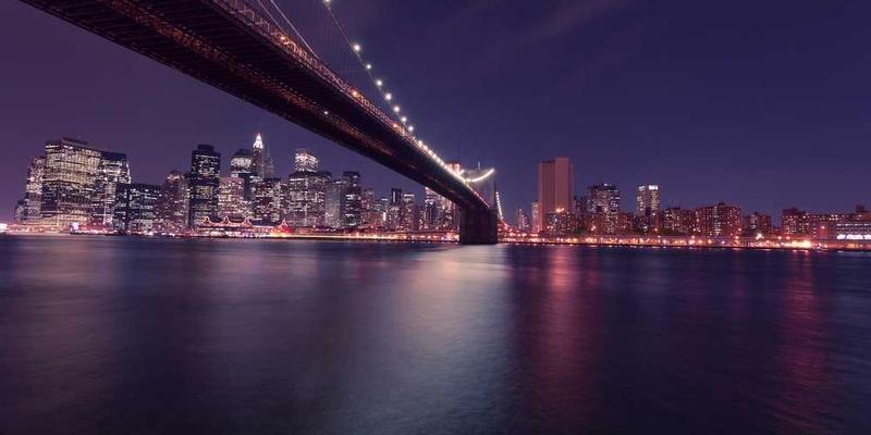 说明：北京女篮队员在比赛中奋力进攻