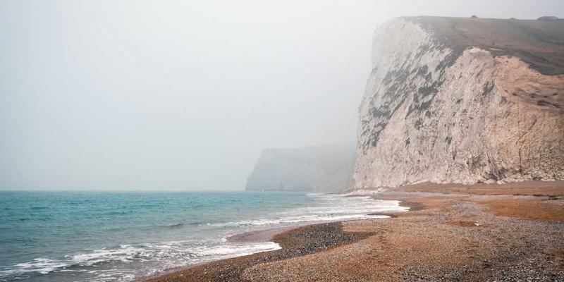 我和AI玩故事接龙,每轮它都能将剧情推向更意想不到却合理的方向——谁在引领