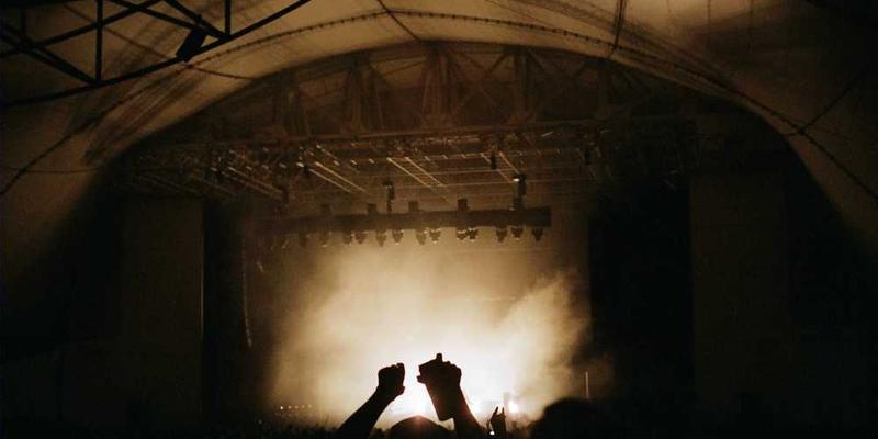 91直播静音app界面展示，突出简洁的界面设计和一键静音功能