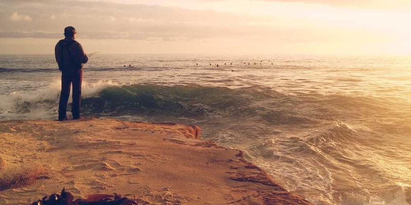 在超市结账后，精心装袋以达到重量平衡与不易碎的艺术。