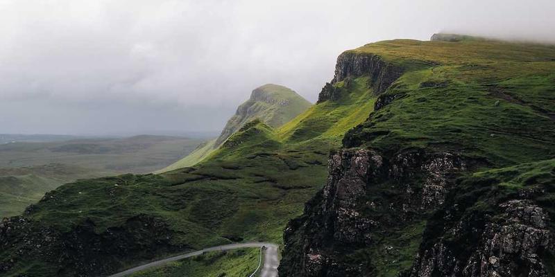 记录“头发”领地如何在“社会审美标准”的侵略下，不断改变颜色与形态