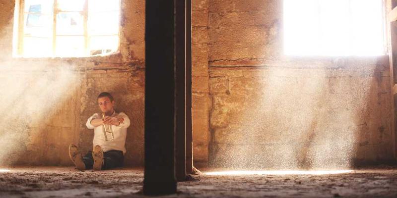 家居气味管理：无火香薰、精油与自然扩香的选择