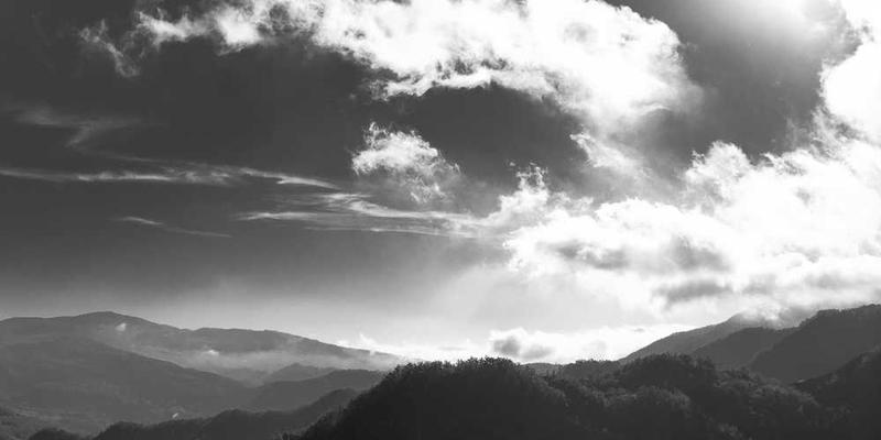 观察“皮肤”边境，如何承载内部情绪与外部环境双重压力的“地貌变迁”