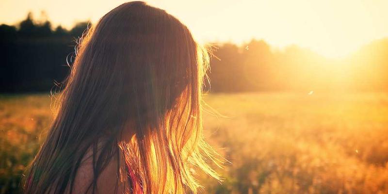 永辉超市门店改造前的样子与改造后的对比图，展示改造前后的门店环境，体现公司改革的决心和成果。